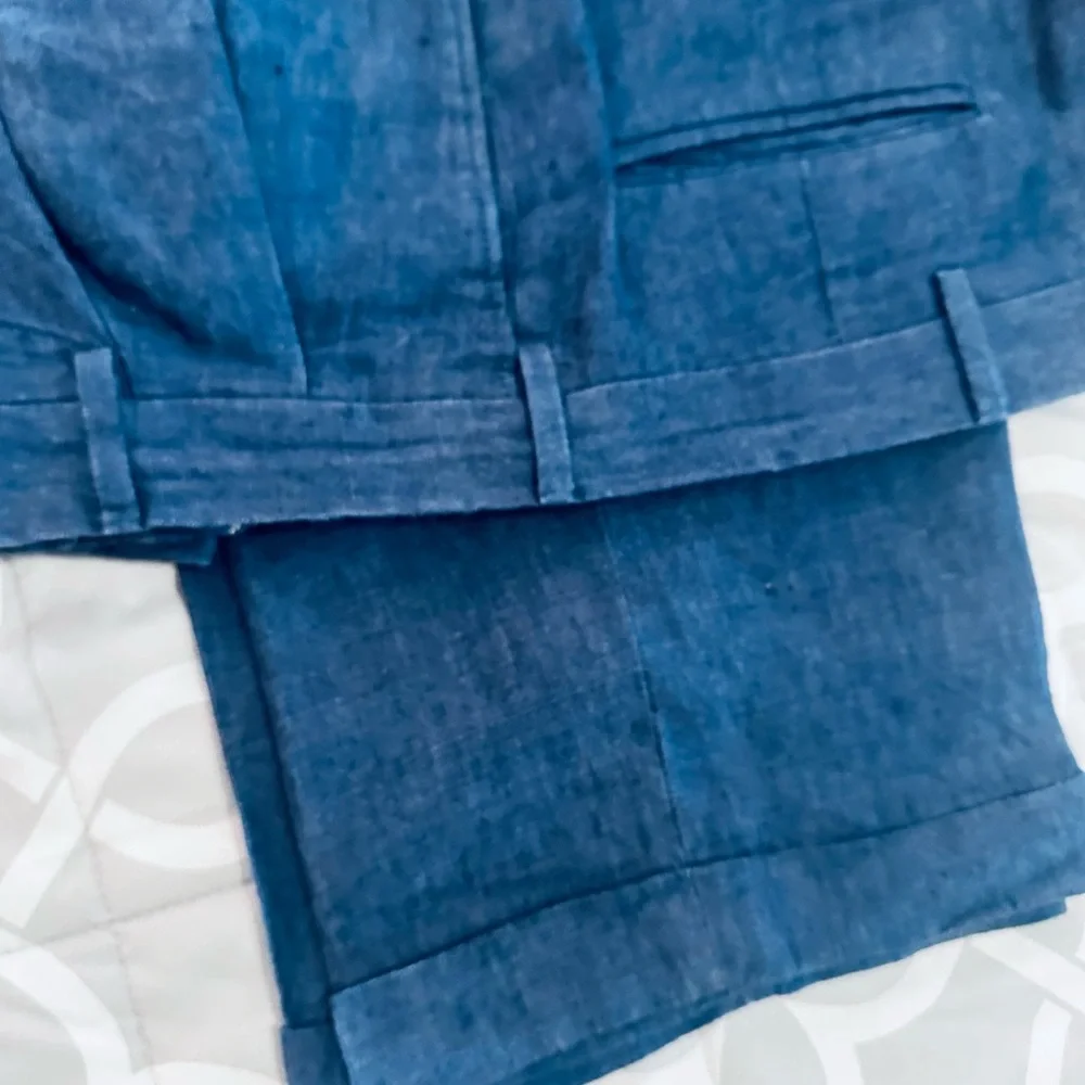 Blue Chinos with Classic Twill Weave and Straight Fit. Linen relaxed finish